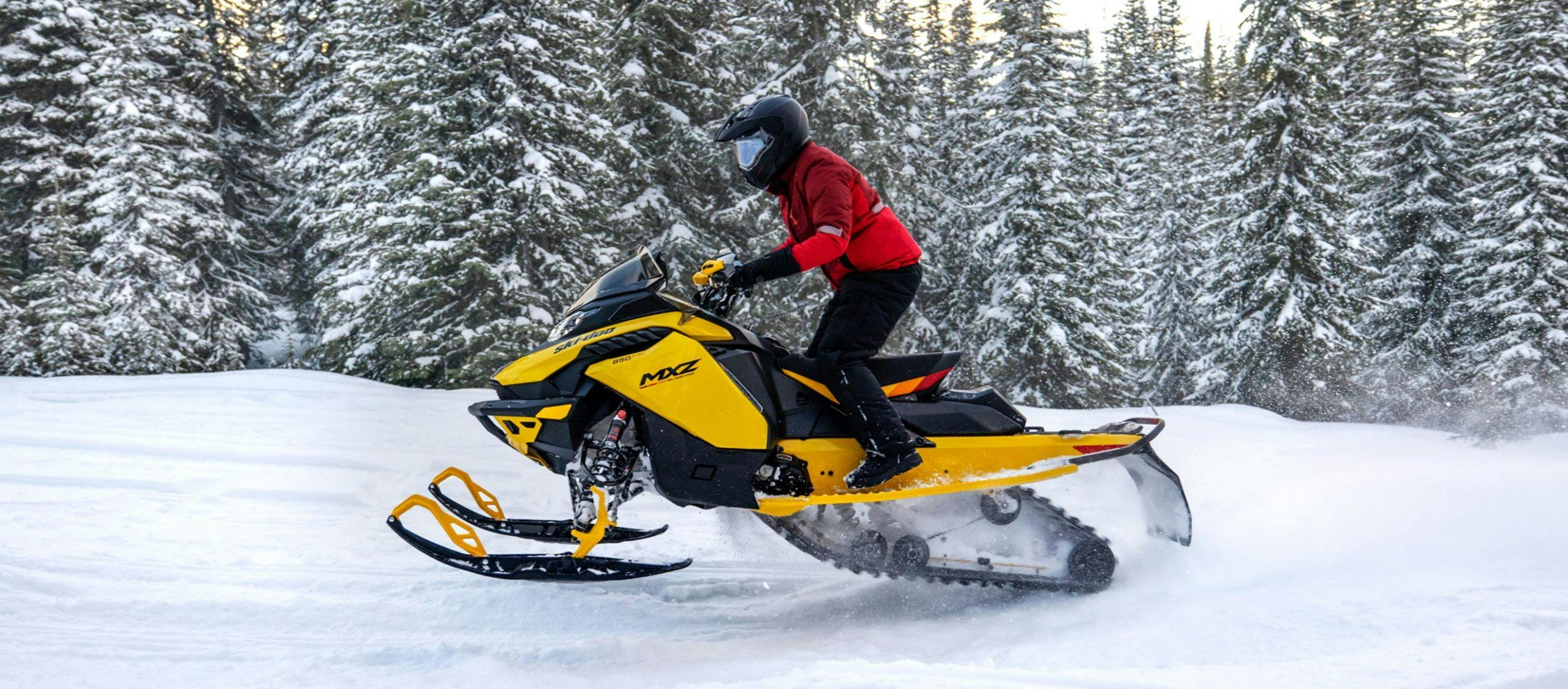 SKI-MY23-MXZ-BLIZ-850E-TEC-NeoYellowBlack-Action-13487-RGB-2731×1200.jpg.thumb.1666.1666 MXZ ledåkning