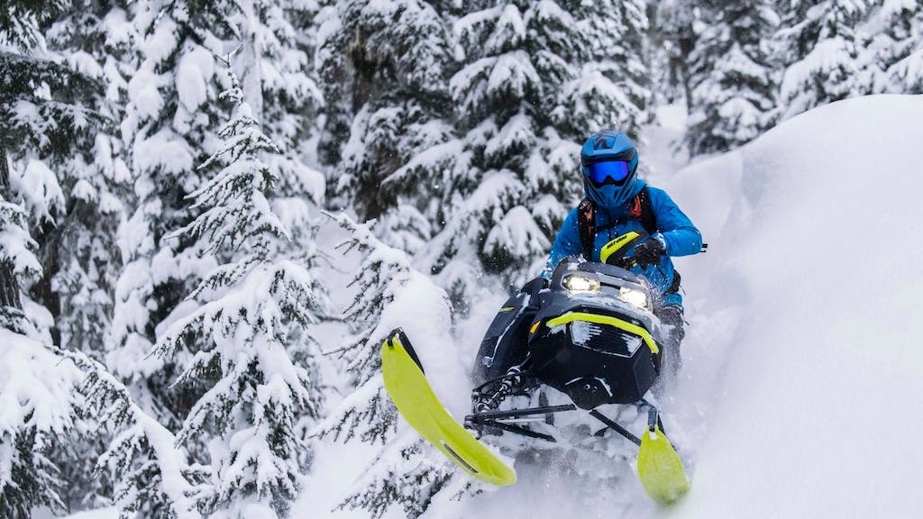 ezgif.com-gif-maker (25) Ski-doo lössnö åkning